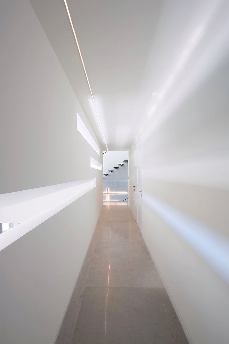 Private house - עיצוב תאורת מסדרון על ידי קמחי תאורה